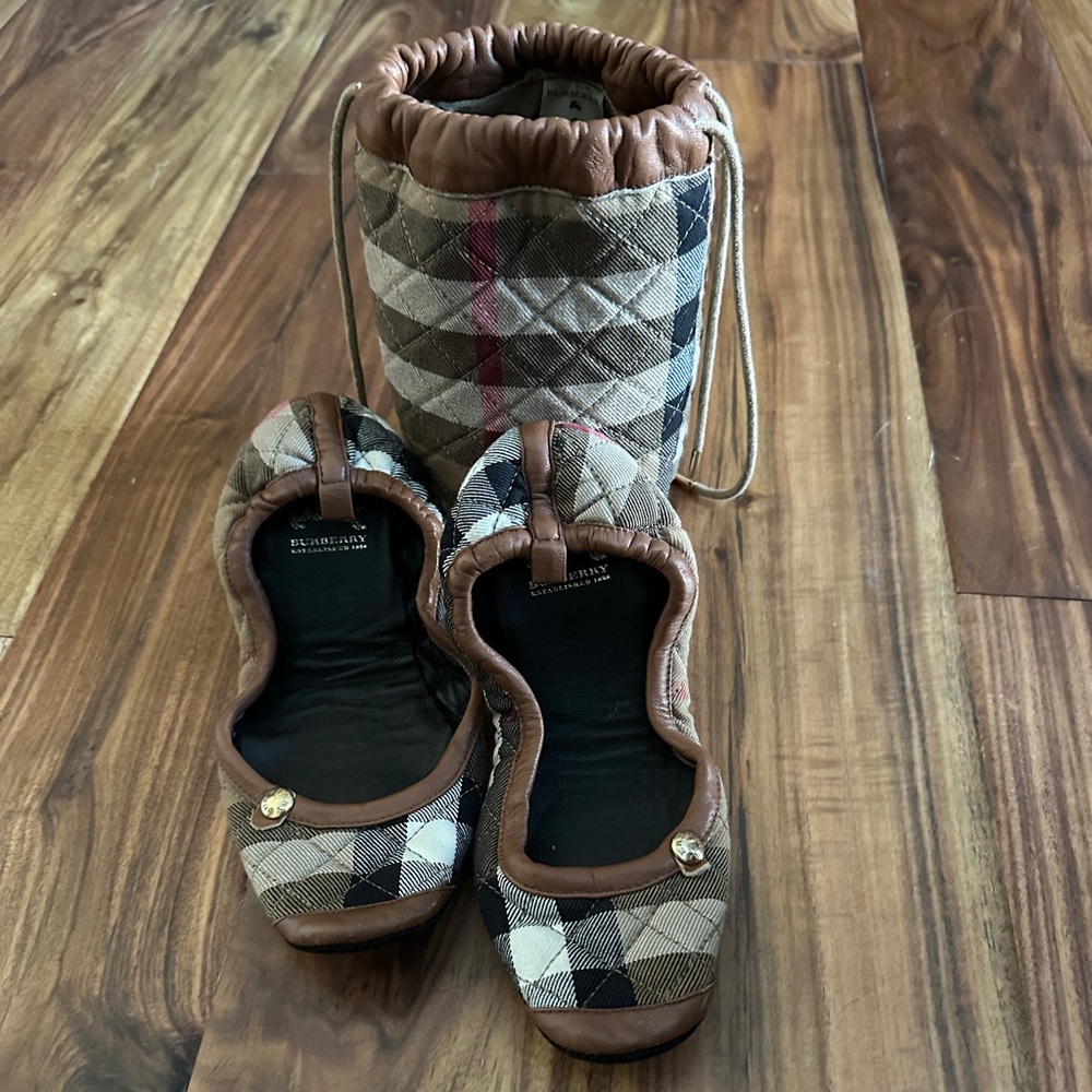 Authentic Burberry ballet shoes with carrier small. Size about 6